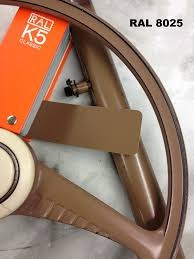 RAL 8025 Farba Proszkowa Poliestrowa Kolor Brązowy Blady Gładki Mat P/S4/U/8025/G-102 Minimum 20 kg